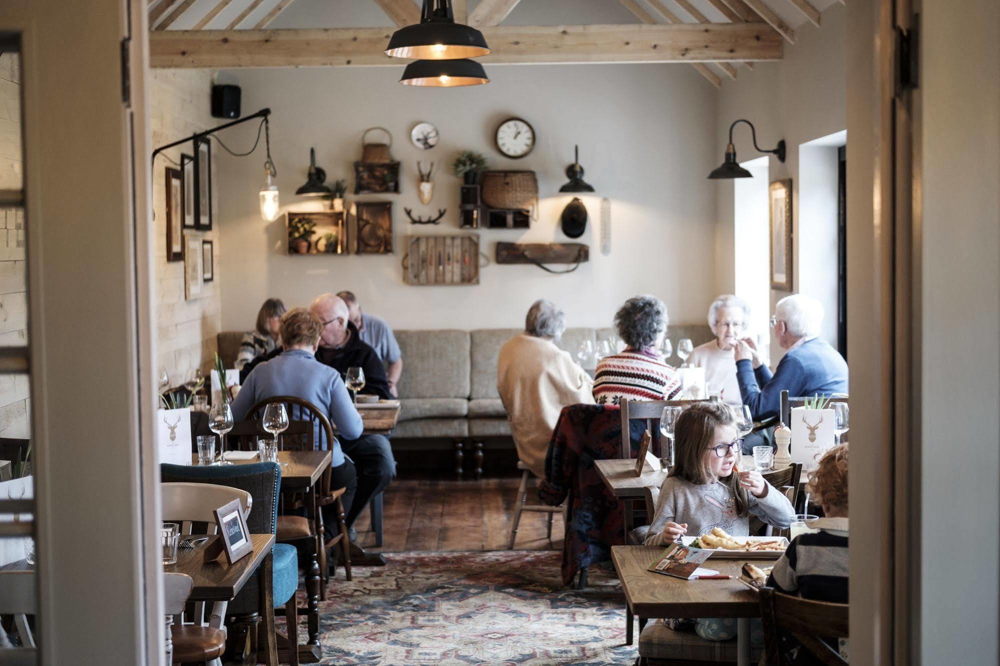 ホテル The White Hart ストックブリッジ エクステリア 写真